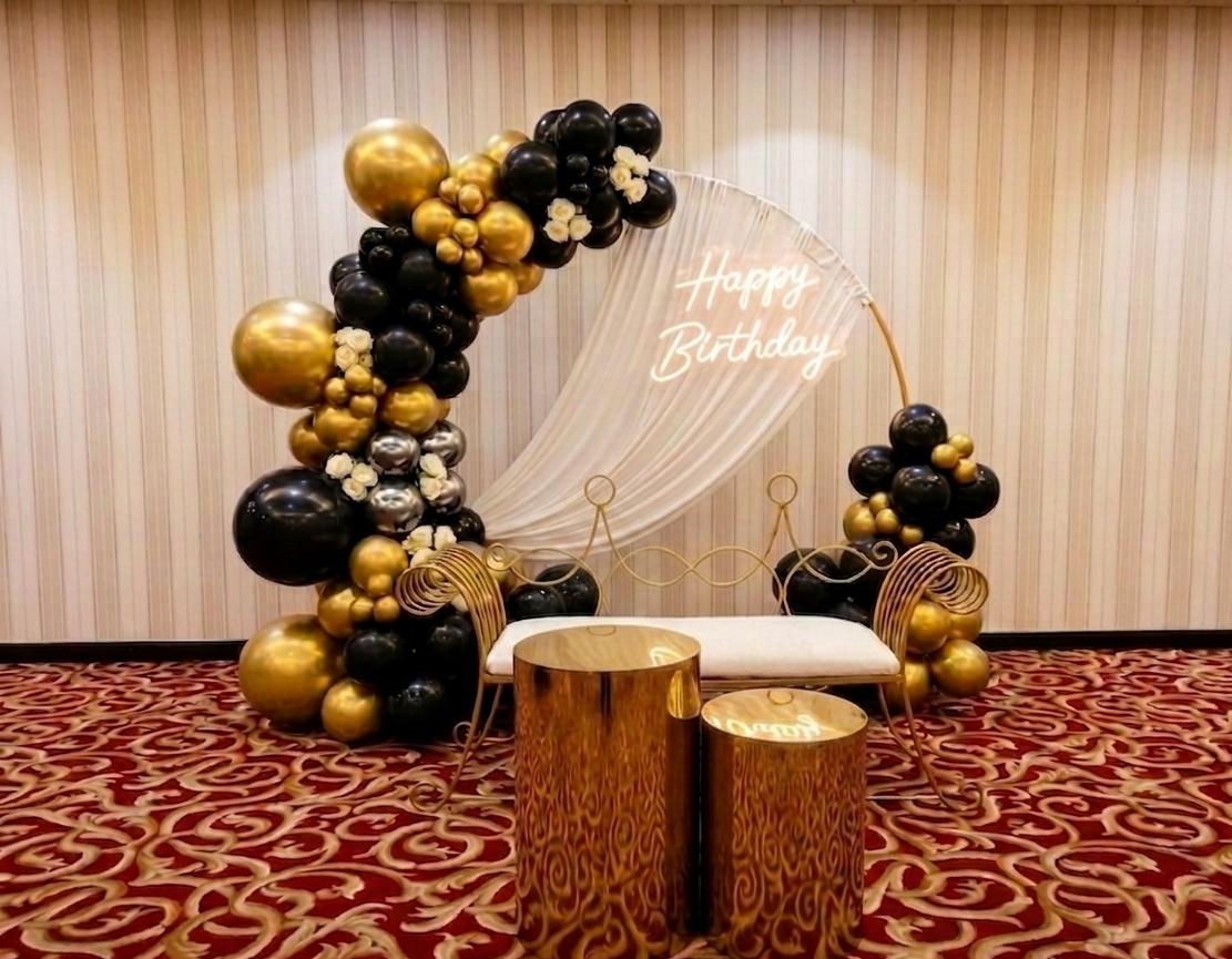 Elegant Happy Birthday setup with gold and black balloons
